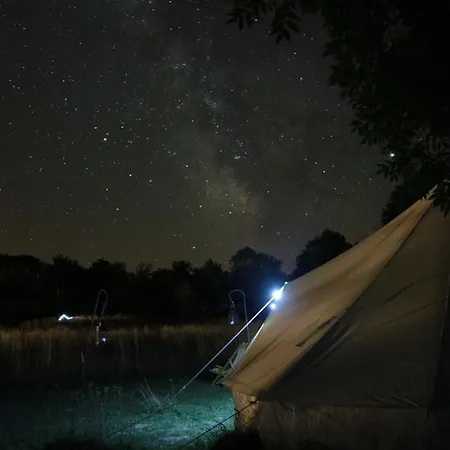 La Toile Sous Les Etoiles Роскошный шатер Charron (Creuse)